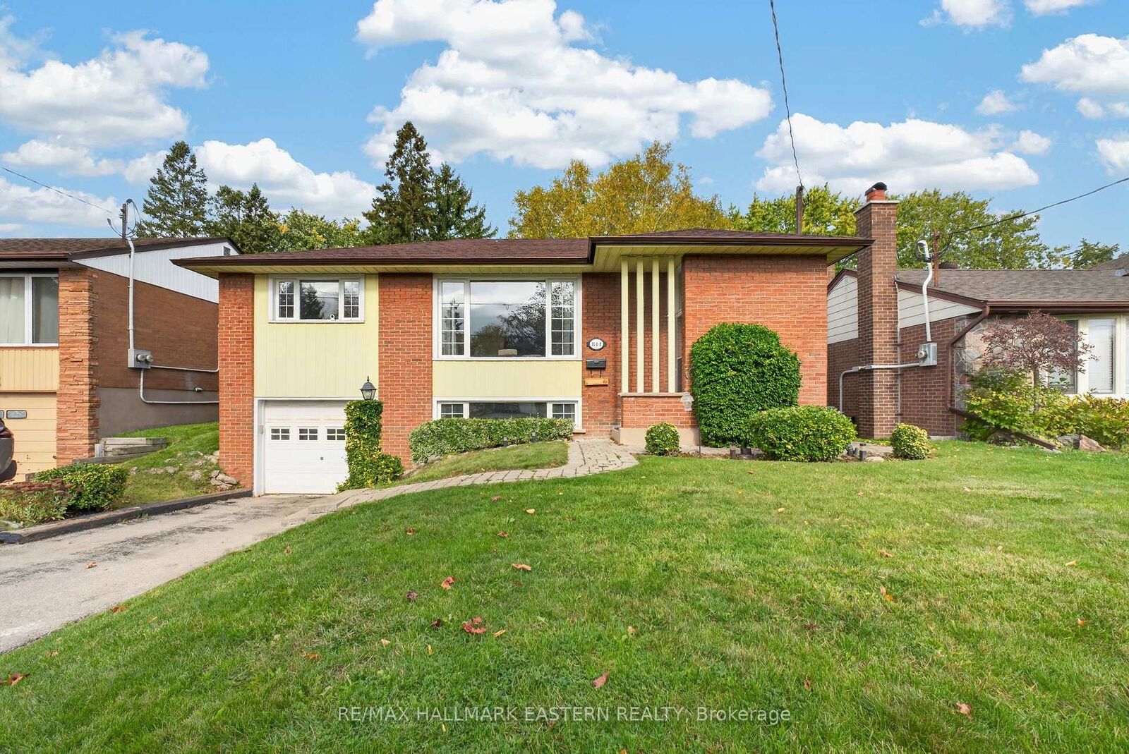 Property Photo:  844 Florell Drive  ON L1H 6W1 
