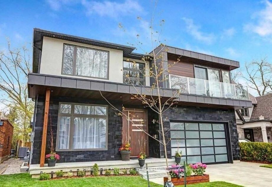 Property Photo:  15 Wenonah Drive  ON L5G 3V9 