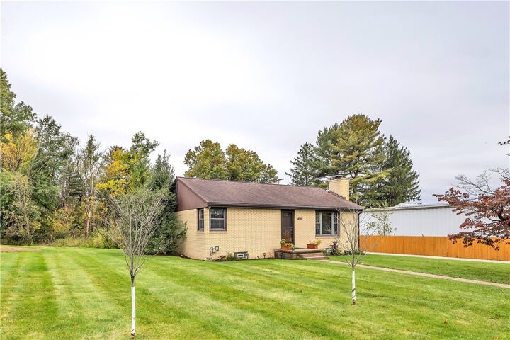 Property Photo:  817 Lakeview Dr  PA 15650 