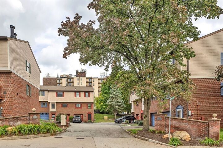 Property Photo:  114 Longfellow Ct  PA 15218 