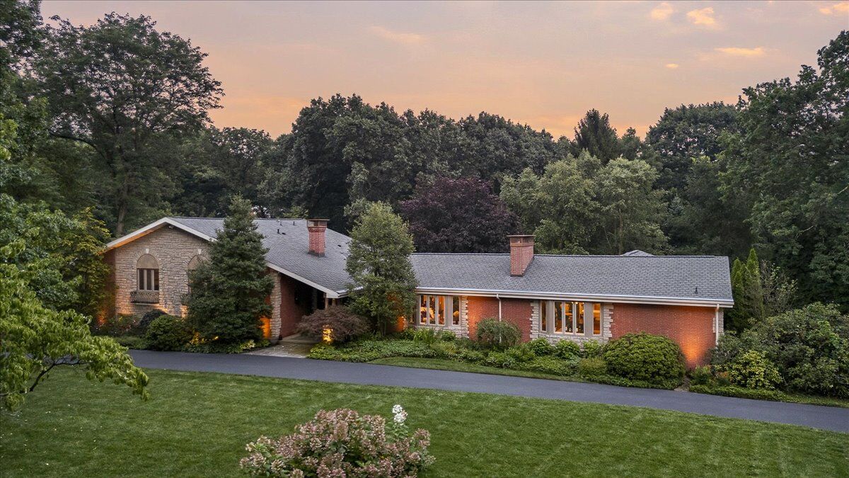 Property Photo:  136 South Drive  PA 15238 