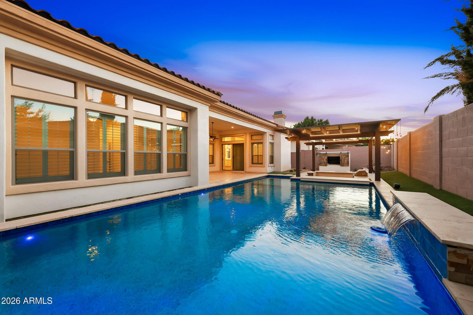 Property Photo:  358 W Citation Lane  AZ 85284 