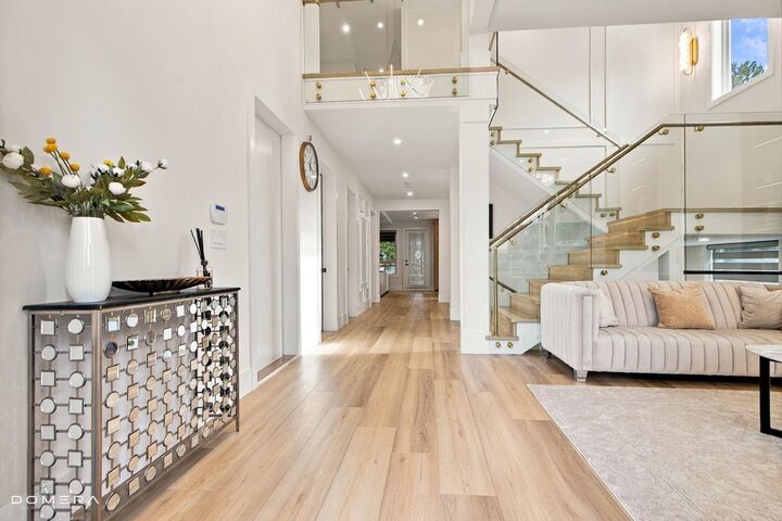 Property Photo:  2118 Oakridge Crescent  BC V2T 6A8 