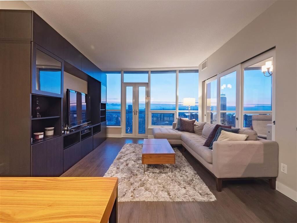 Property Photo: 833 Seymour Street 39fl BC V6B 0G4