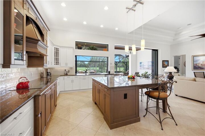 Property Photo: 12372 Wisteria Dr FL 34120