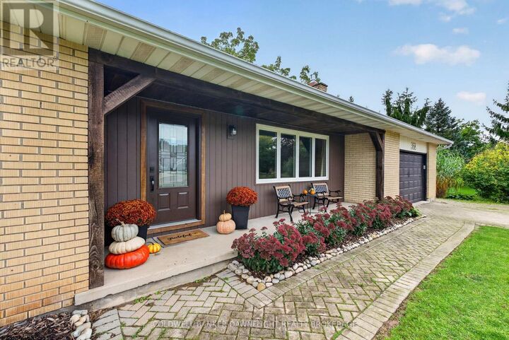 Property Photo:  368 Station Street  ON N0M 2K0 