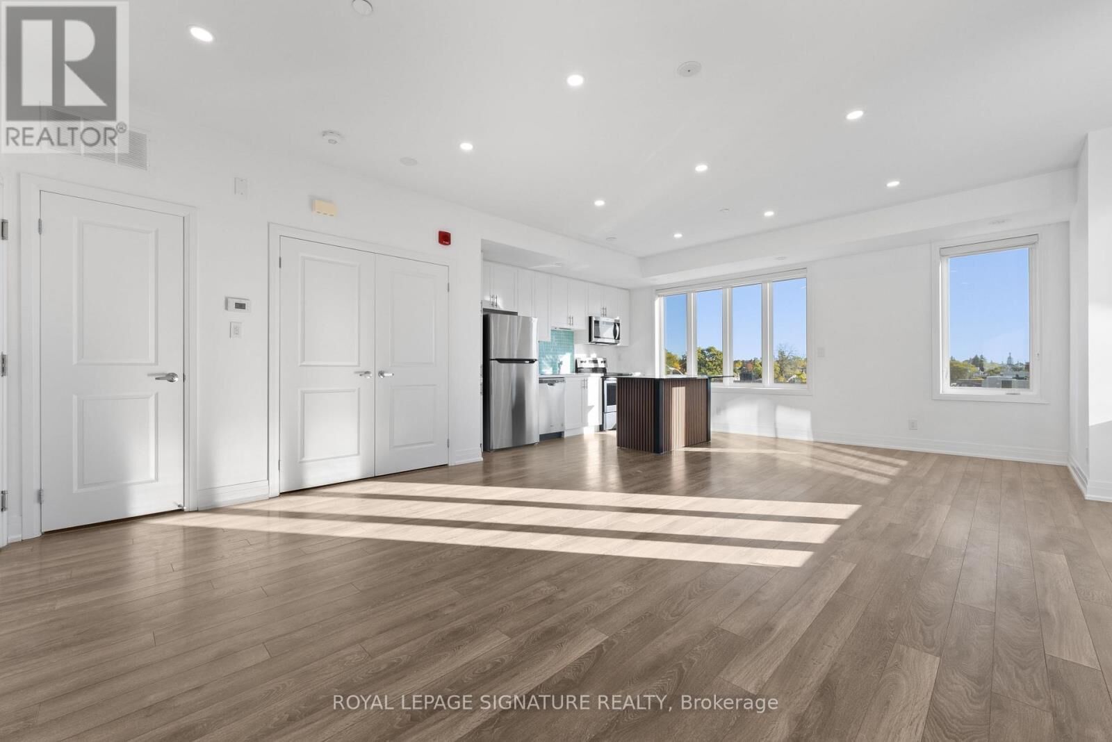 Property Photo: 100 Long Branch Avenue 19 ON M8W 0C1