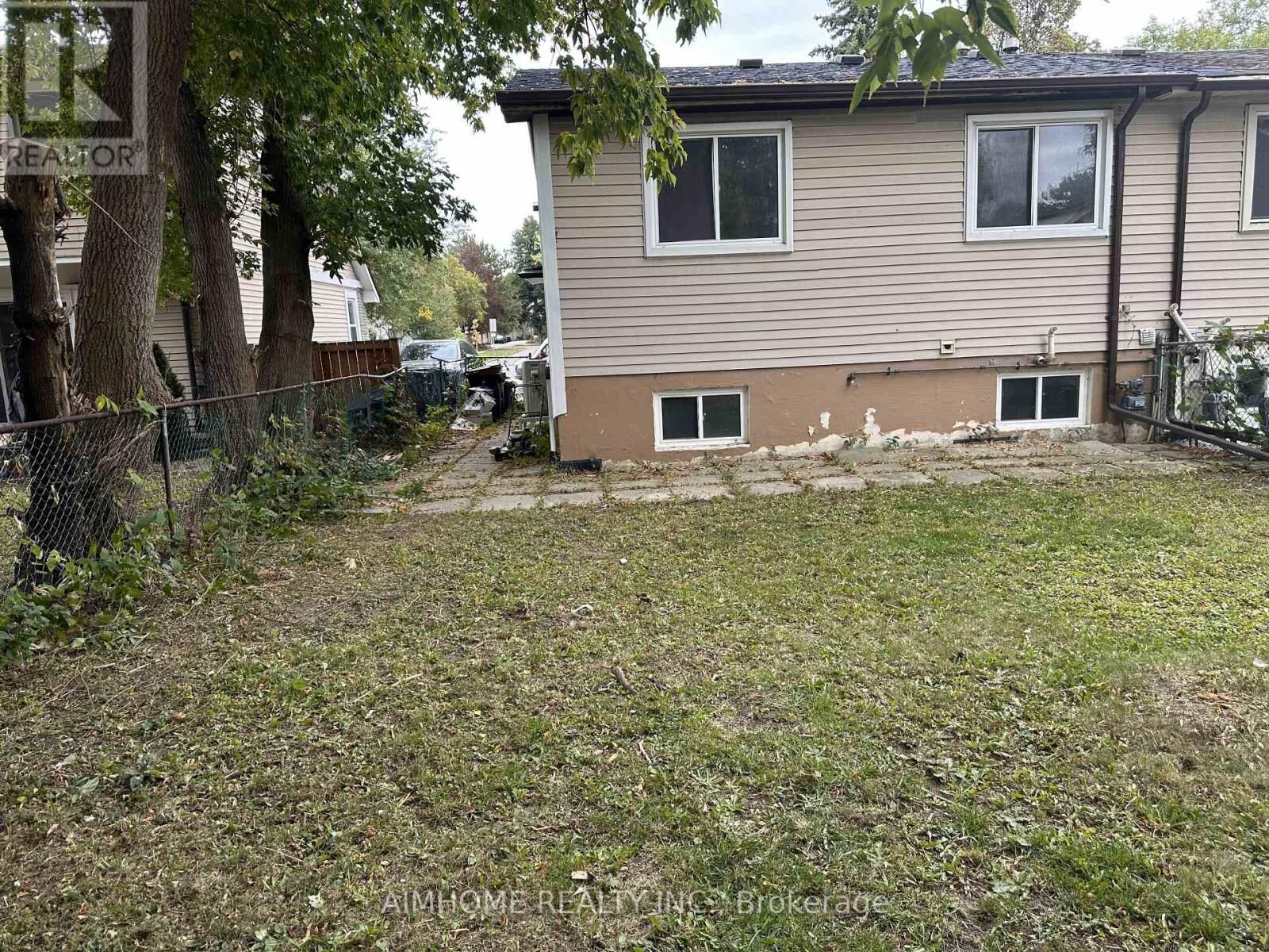 Property Photo: 302 Cliffwood Road ON M2H 2E5