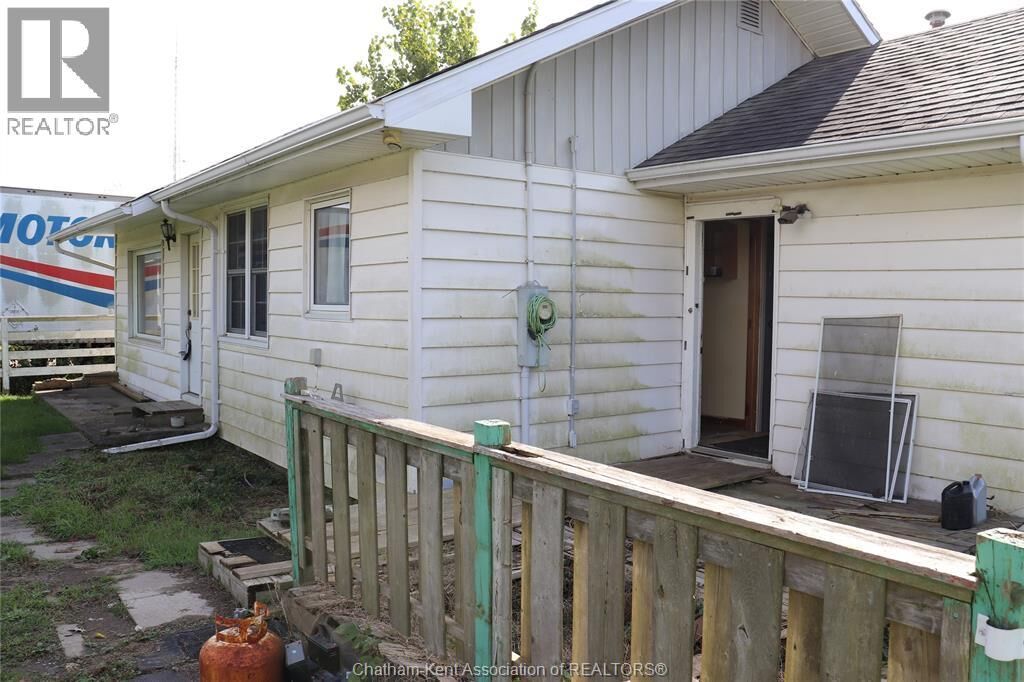 Property Photo:  252 Chatham Street South  ON N0P 1A0 