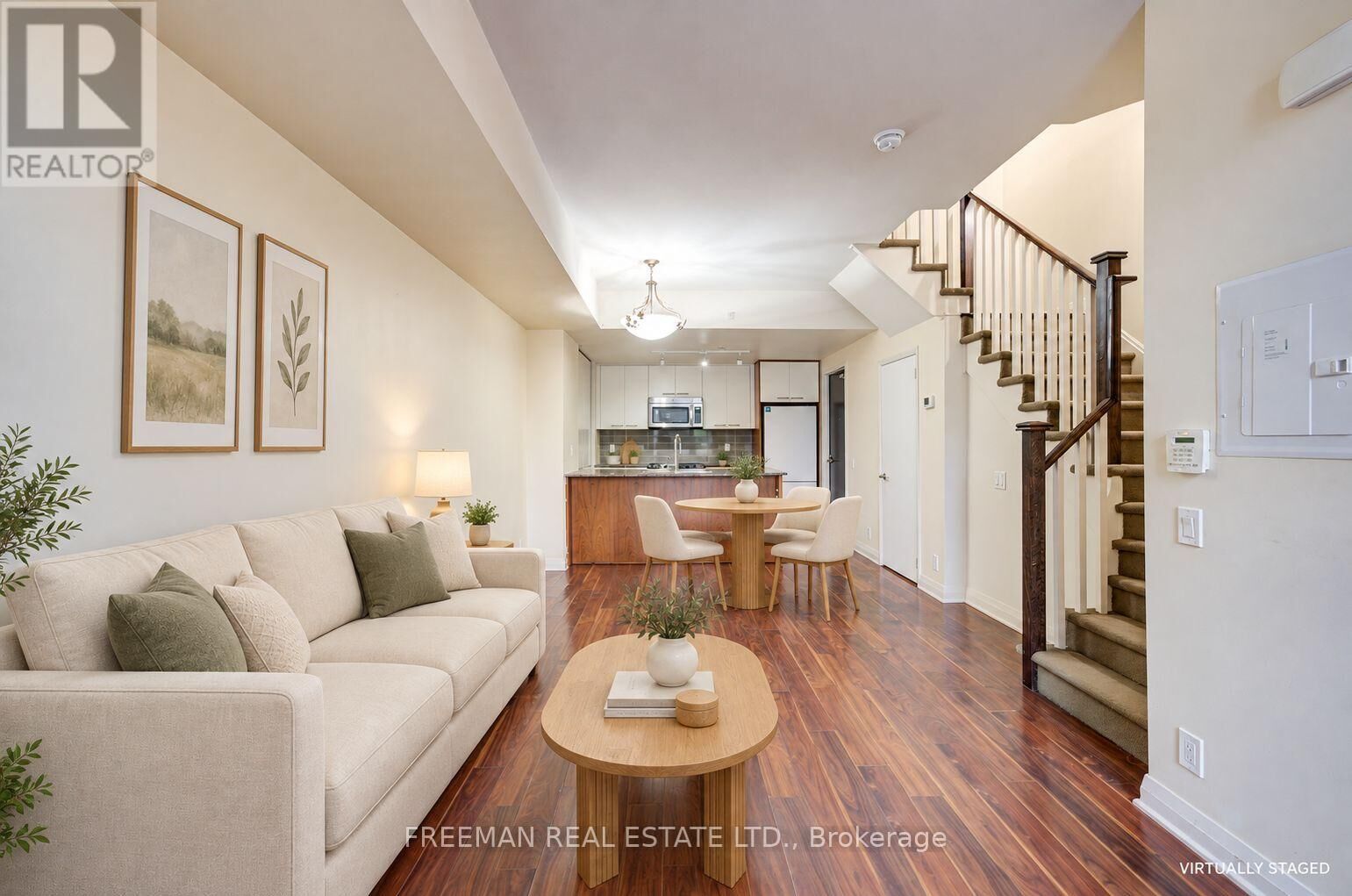 Property Photo:  5 Valhalla Inn Road Th108  ON M9B 0B1 