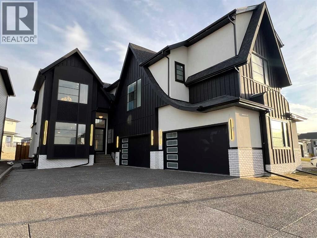 Property Photo:  16 Rockcliff Hill Northwest  AB T3G 0G6 