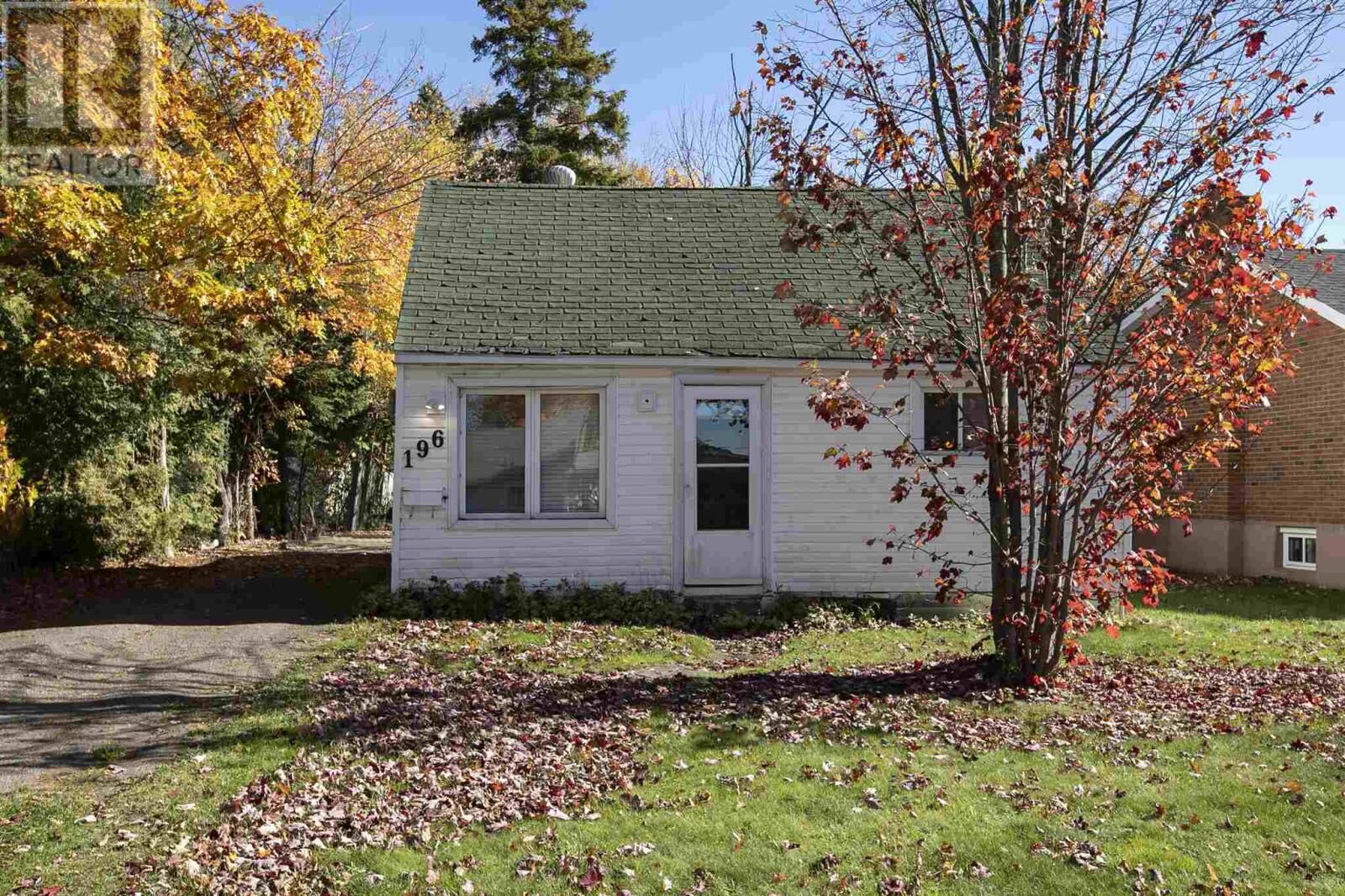 Property Photo: 196 Elmwood Ave ON P6B 4W4
