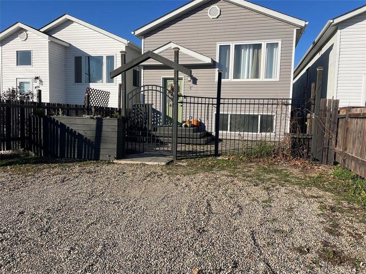 Property Photo:  407 Shell River Avenue North  MB R0J 1W0 