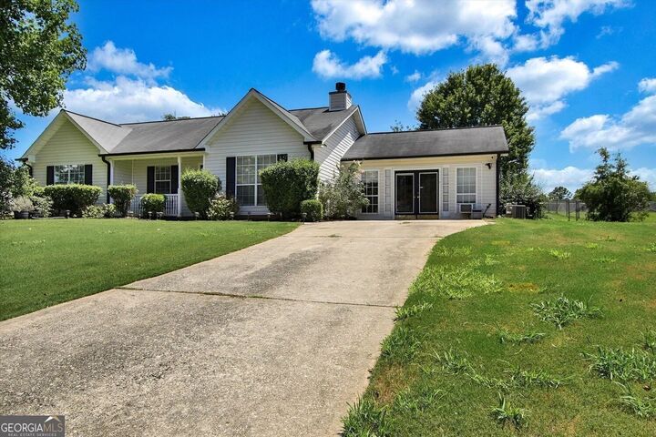 Property Photo: 140 Greenleaf Drive GA 30228