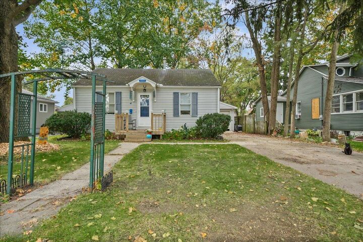 Property Photo:  1005 Madison Street  IN 46385 