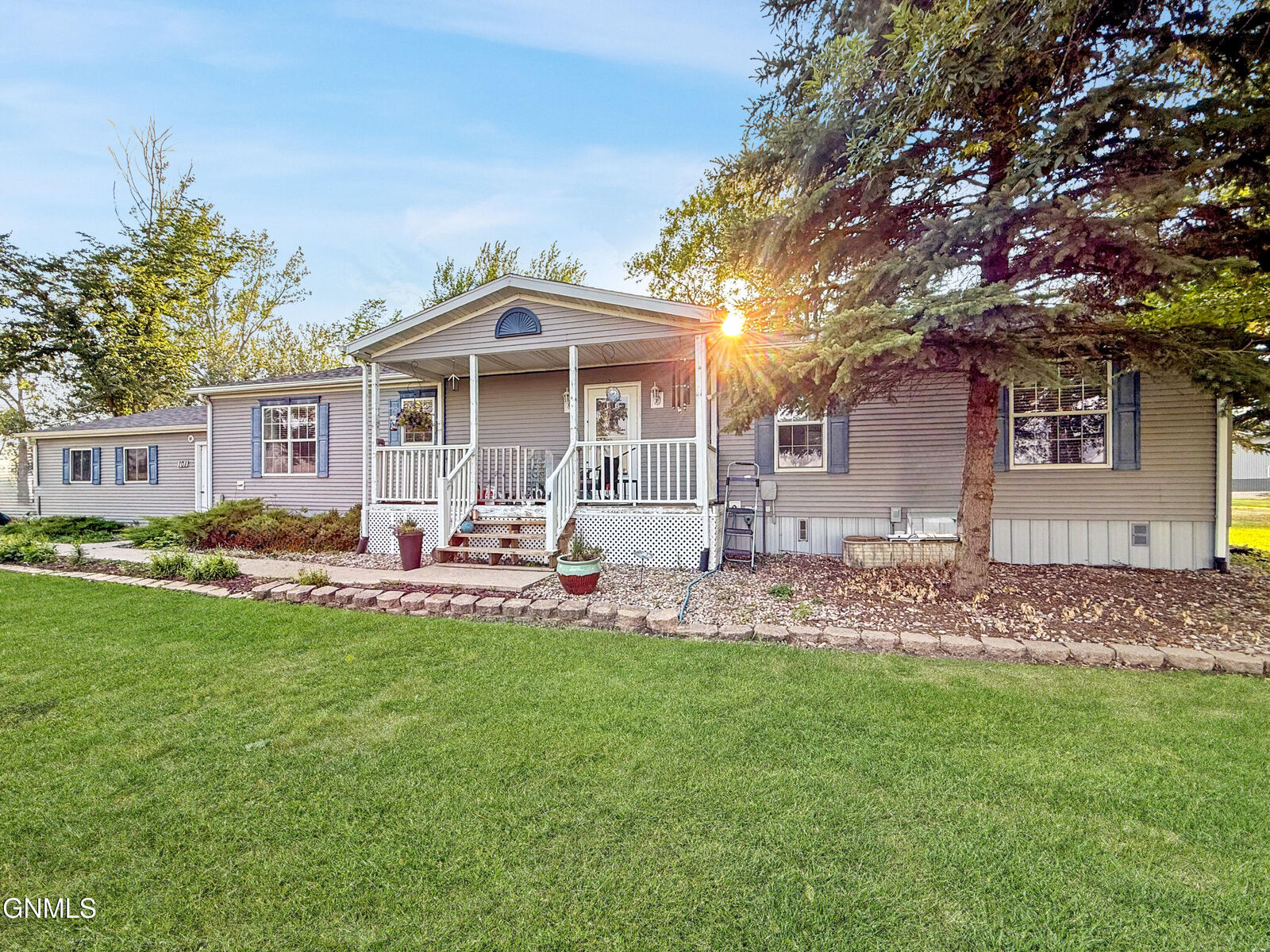 Property Photo:  101 5th Avenue  ND 58420 