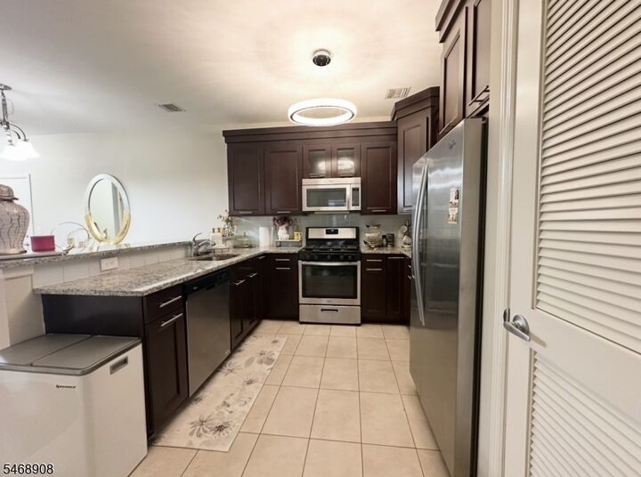 Property Photo:  102 E Elizabeth Ave 412  NJ 07036 