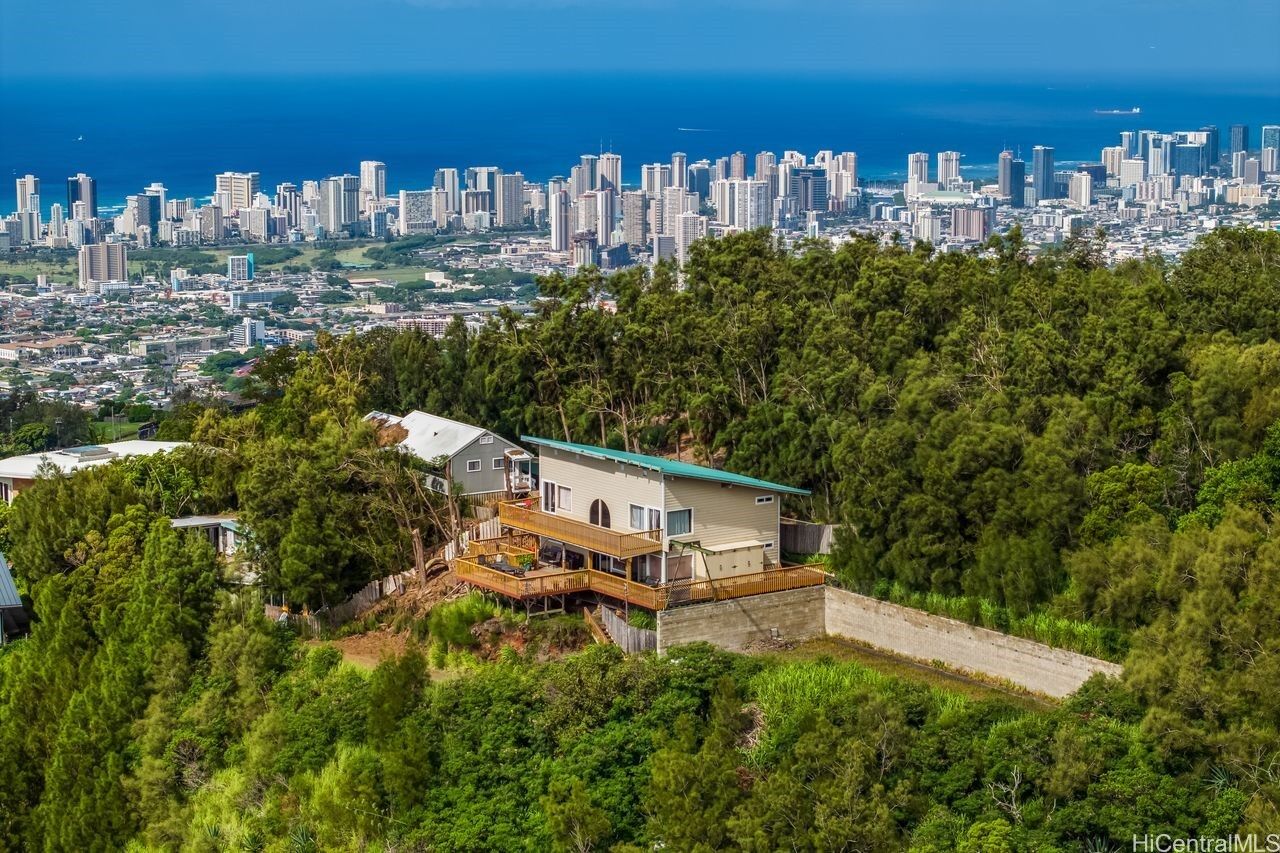 Property Photo:  4969 Maunalani Circle  HI 96816 