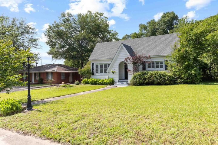 Property Photo: 514 W Main St TX 75652