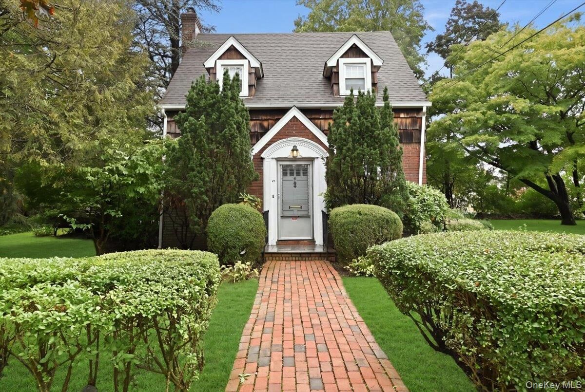 Property Photo:  47 Broadfield Road  NY 11550 