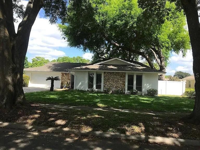 Property Photo: 503 Astria Court FL 32701