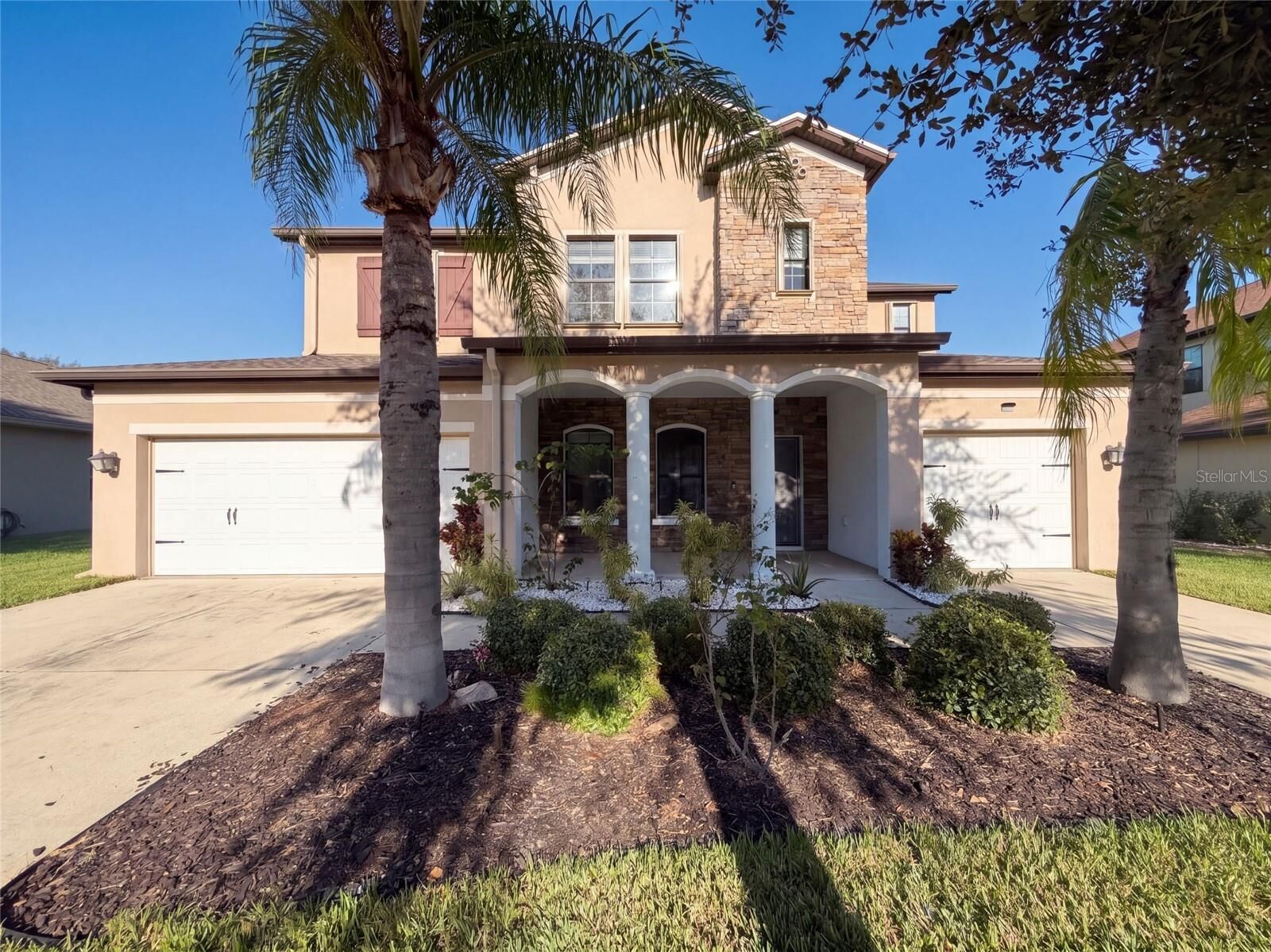 Property Photo: 12424 Belcroft Drive FL 33579