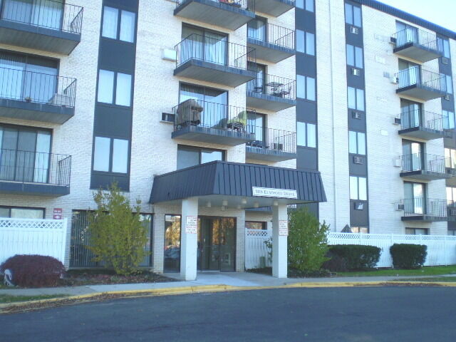 Property Photo:  9118 W Elmwood Drive 1B  IL 60714 