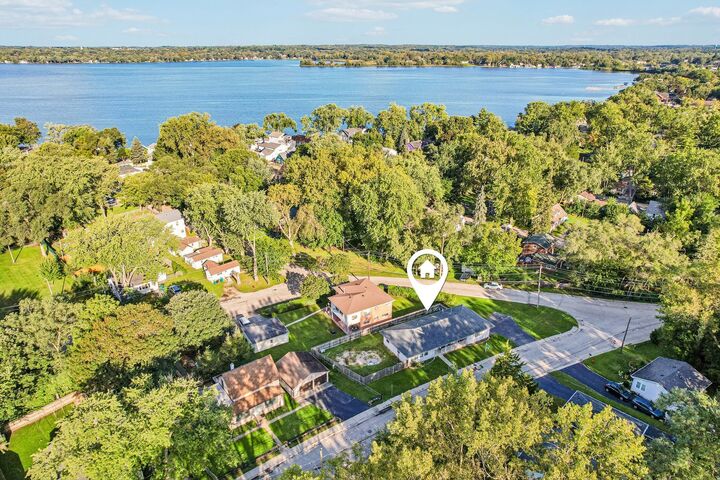 Property Photo:  92 Bay Road  IL 60020 