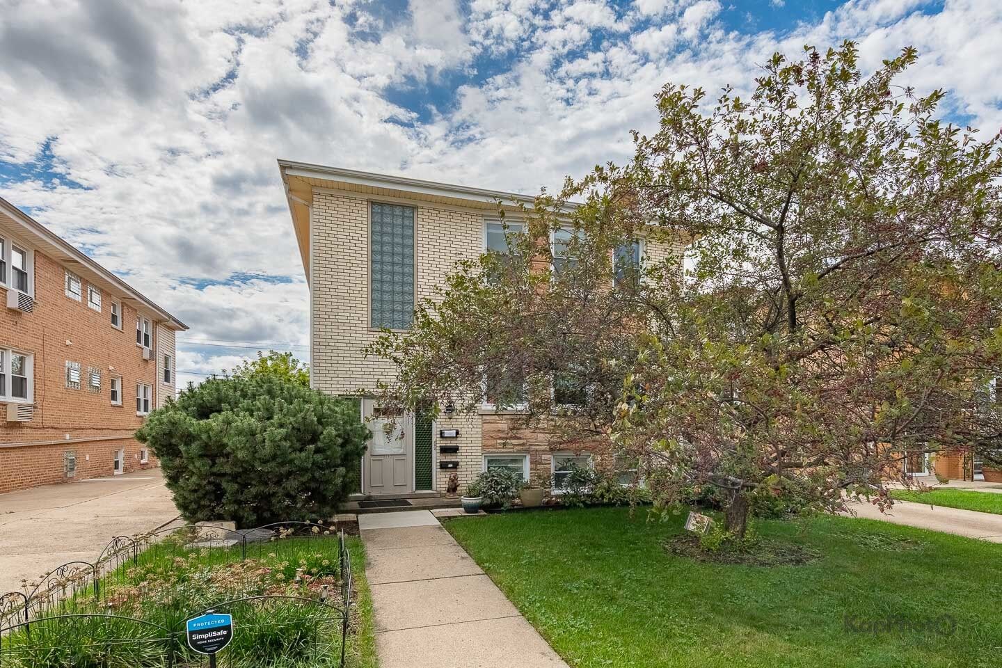 Property Photo: 8503 W Berwyn Avenue 2 IL 60656