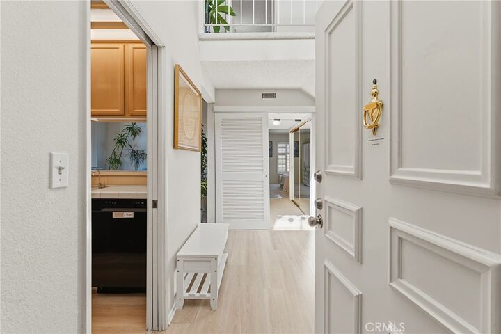 Property Photo: 5440 Lindley Avenue 302 CA 91316
