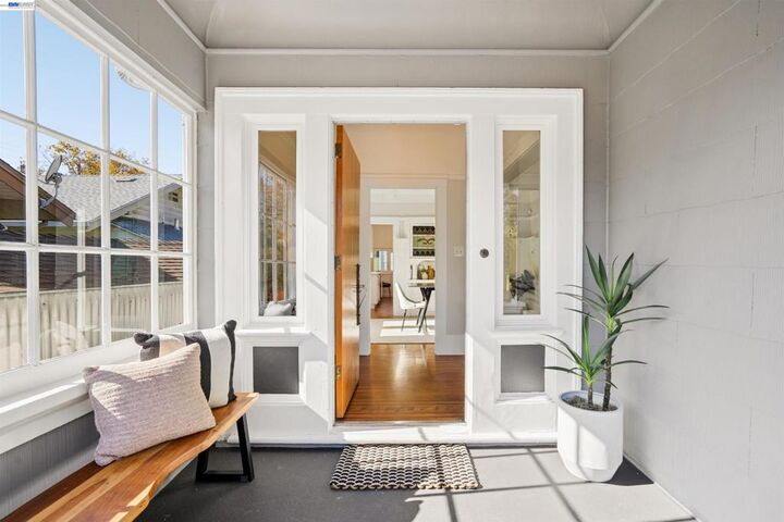 Property Photo:  1407 Pearl St  CA 94501 