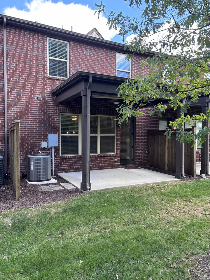 Property Photo:  316 Coronado Pvt Cir  TN 37075 
