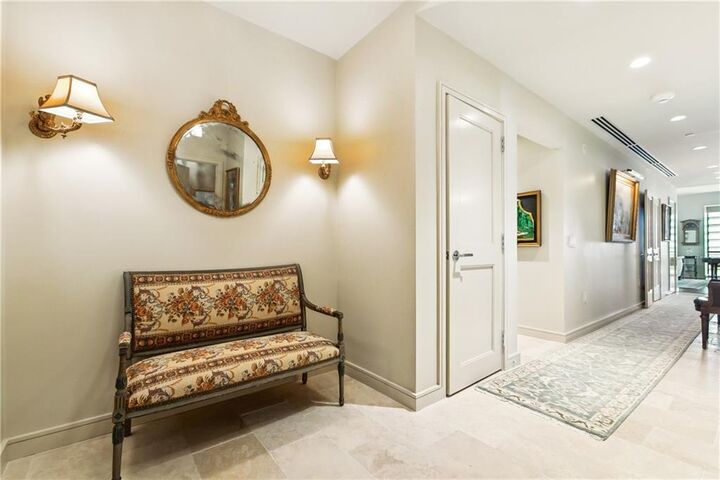 Property Photo: 2 Canal Street 2505 LA 70130