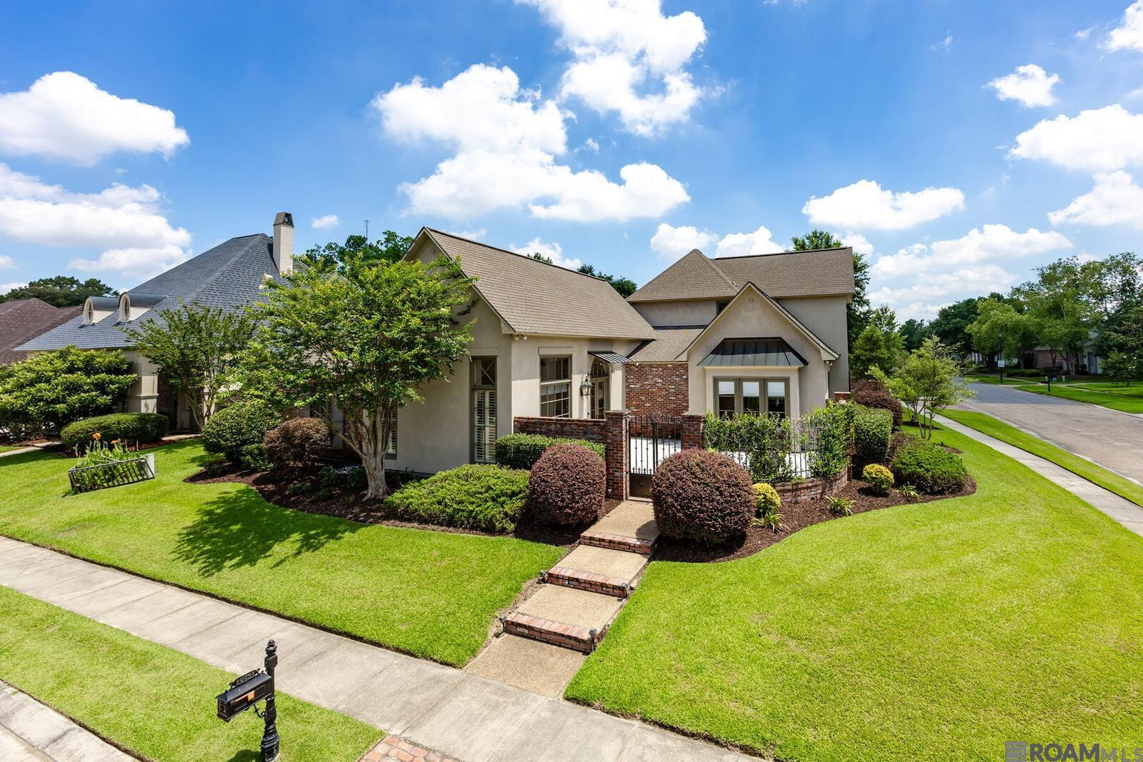 Property Photo: 10757 Royal Ridge Ave LA 70810