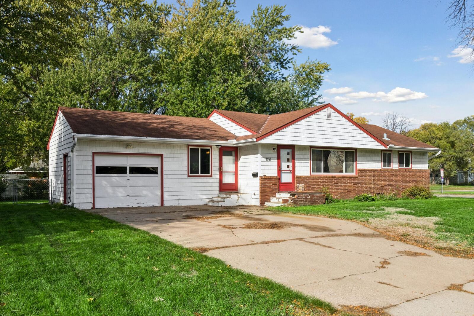 Property Photo:  5737 Northport Drive  MN 55429 