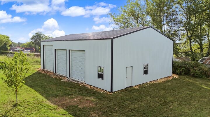 Property Photo:  554 S West Avenue  AR 72744 