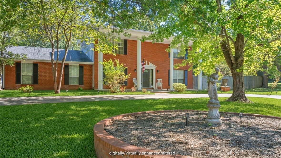 Property Photo: 1165 W Huntington Drive AR 72701