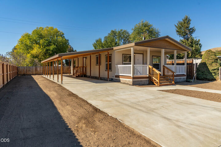 Property Photo:  431 SE Council Drive  OR 97865 