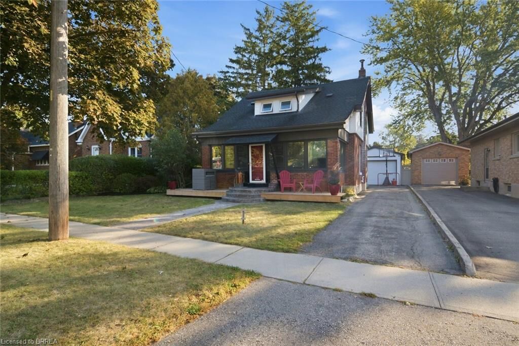 Property Photo:  13 Forest Road  ON N3S 6V9 