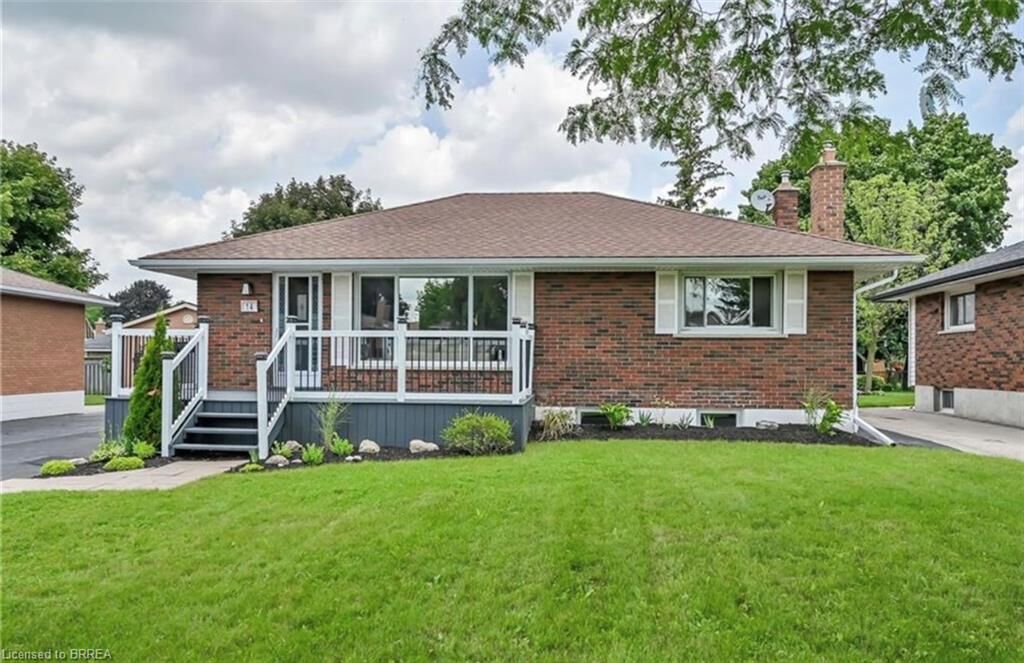 Property Photo:  14 Pembroke Avenue Upper  ON N3R 5B4 