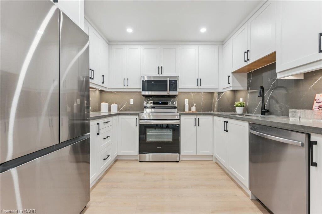 Property Photo:  25 Valleyview Road 17  ON N2E 1L5 