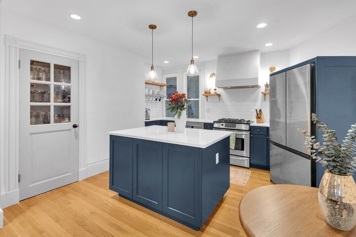 Property Photo:  24 Albion Pl 1  MA 02129 