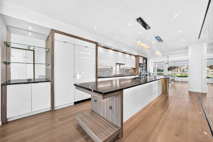 Property Photo:  1743 8 Avenue NW  AB T2N 1C5 