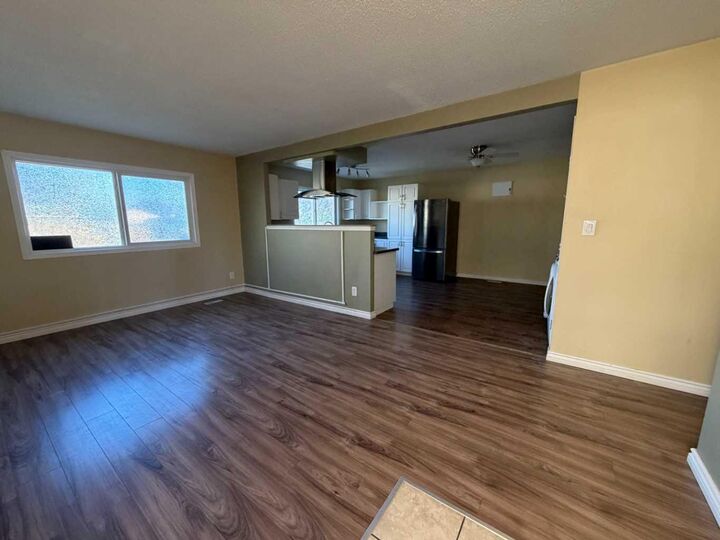 Property Photo: 11320 97 Street B AB T8V 3M9