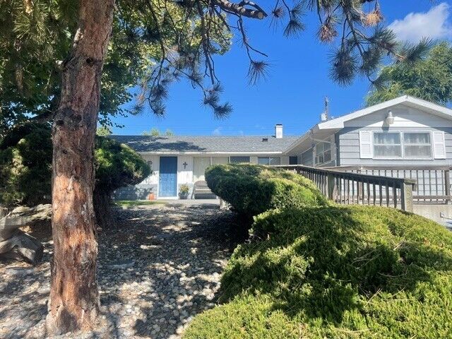 Property Photo:  324 N Dale Road  WA 98837 