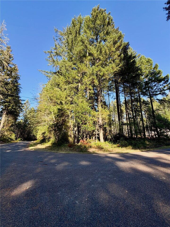 Property Photo: 12123 Sunset Pl WA 98303