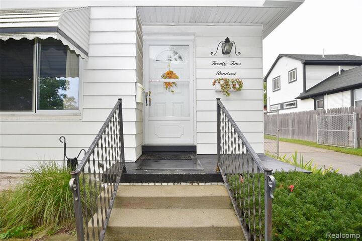 Property Photo:  2400 Oxford Road  MI 48072 