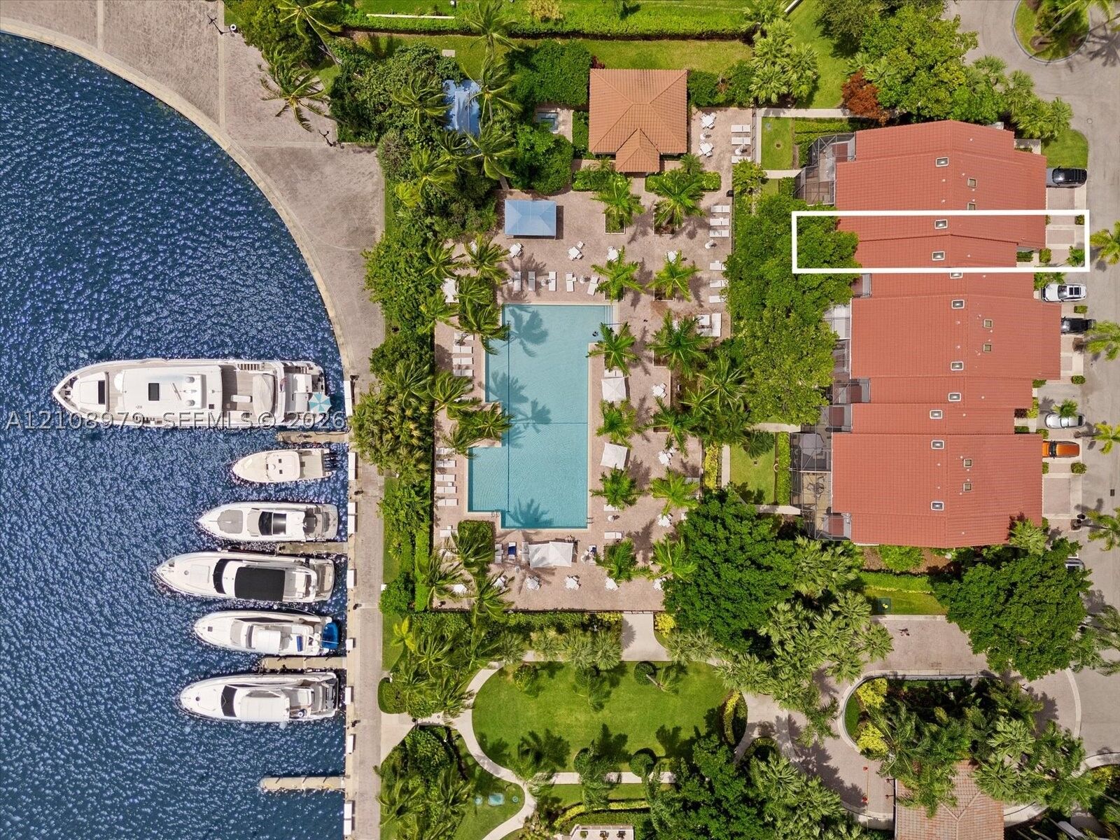 Property Photo: 3602 Yacht Club Dr 405 FL 33180