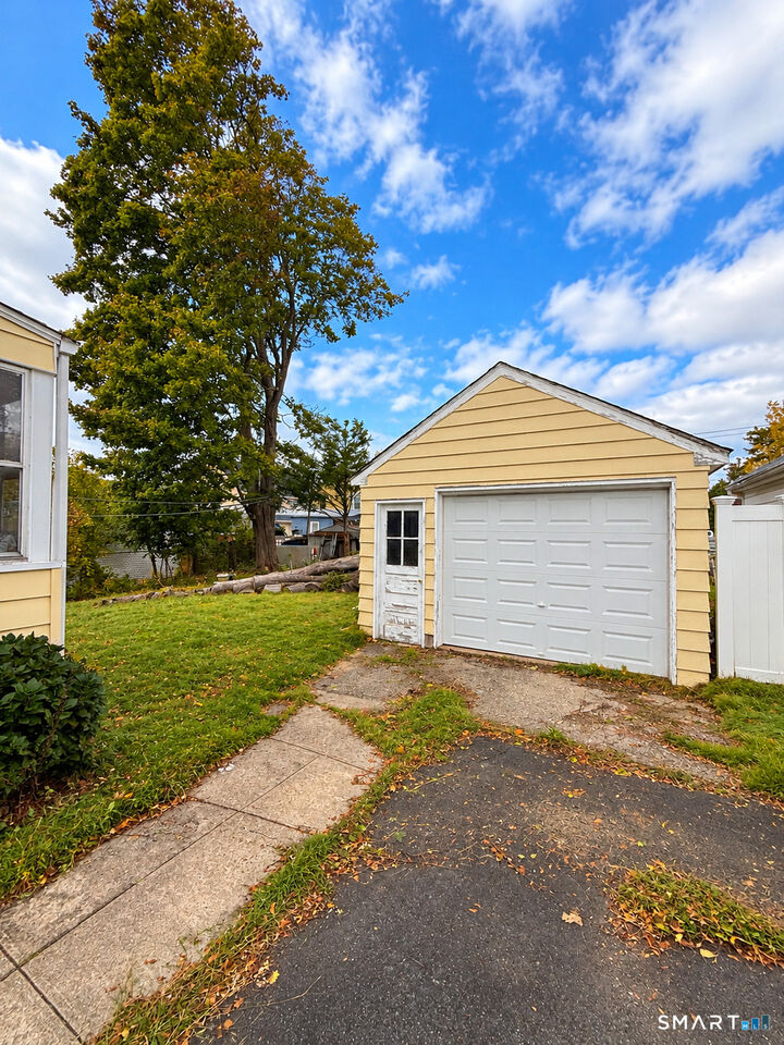 Property Photo: 5 Avon Street CT 06401