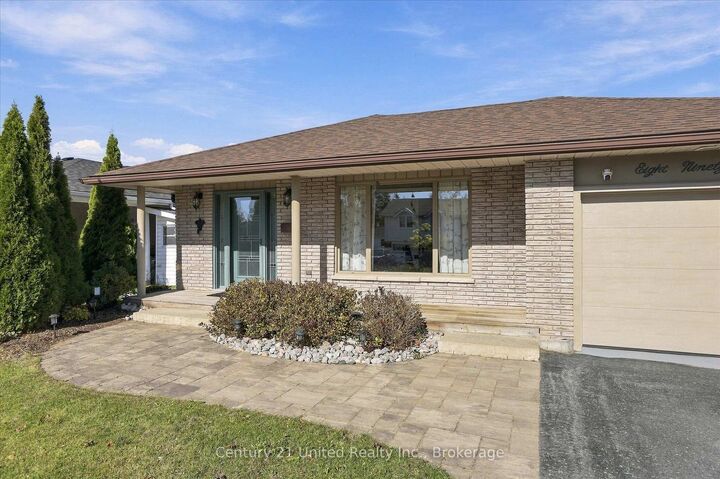 Property Photo:  898 Sydenham Road  ON K9J 1K2 